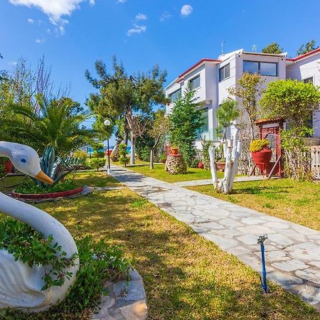 Galazia Akti Seaside Apartments Нікіті Екстер'єр фото