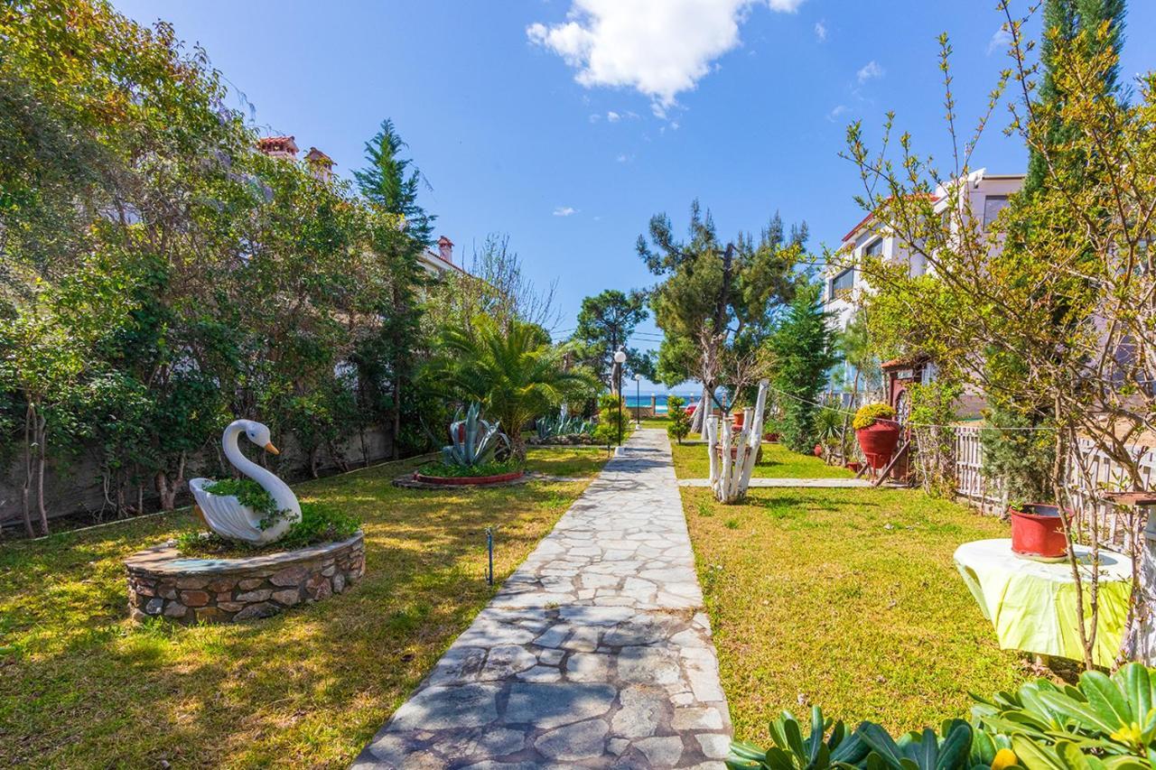 Galazia Akti Seaside Apartments Нікіті Екстер'єр фото
